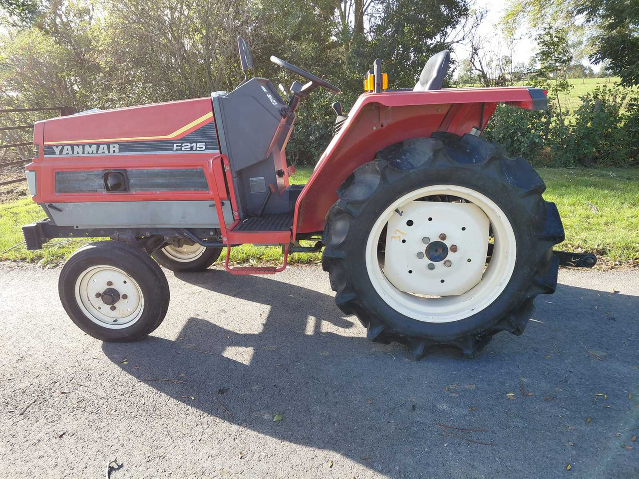 Yanmar F125 - Compact tractor: picture 1 Yanmar F125 - Compact tractor: picture 1
