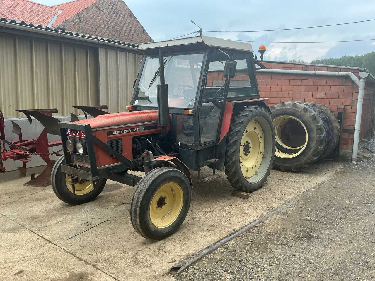 Zetor 7011 - Farm tractor: picture 1 Zetor 7011 - Farm tractor: picture 1