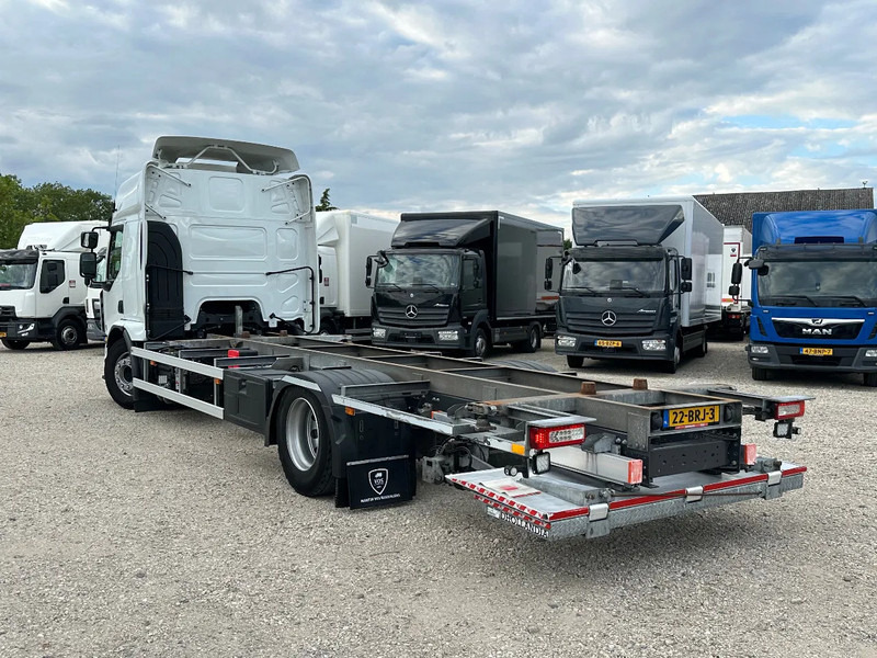 Renault D280 - Curtainsider truck: picture 3 Renault D280 - Curtainsider truck: picture 3