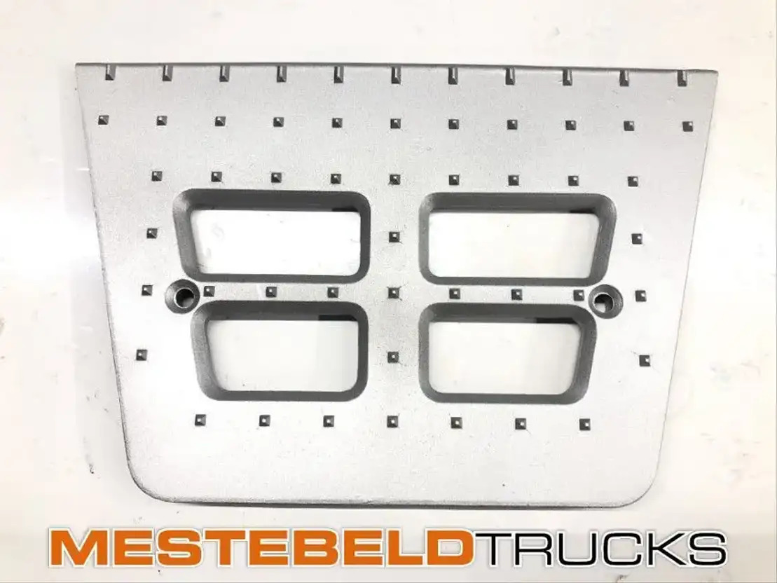 DAF Opstaptrede 85CF - Cab and interior for Truck: picture 1 DAF Opstaptrede 85CF - Cab and interior for Truck: picture 1