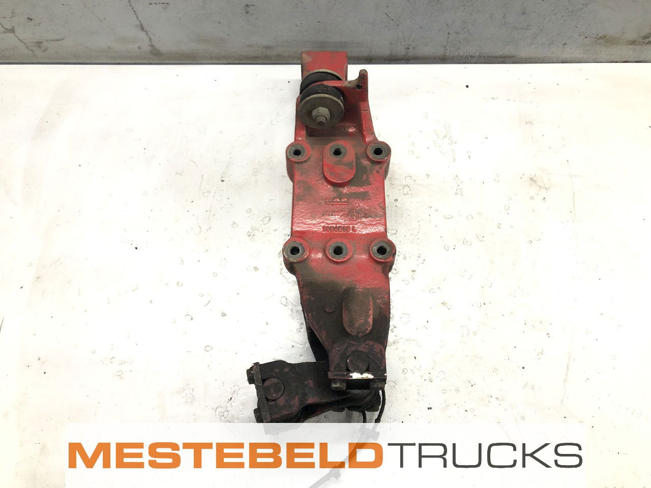 DAF Steun voorveer linksachter 95 XF - Frame/ Chassis for Truck: picture 1 DAF Steun voorveer linksachter 95 XF - Frame/ Chassis for Truck: picture 1