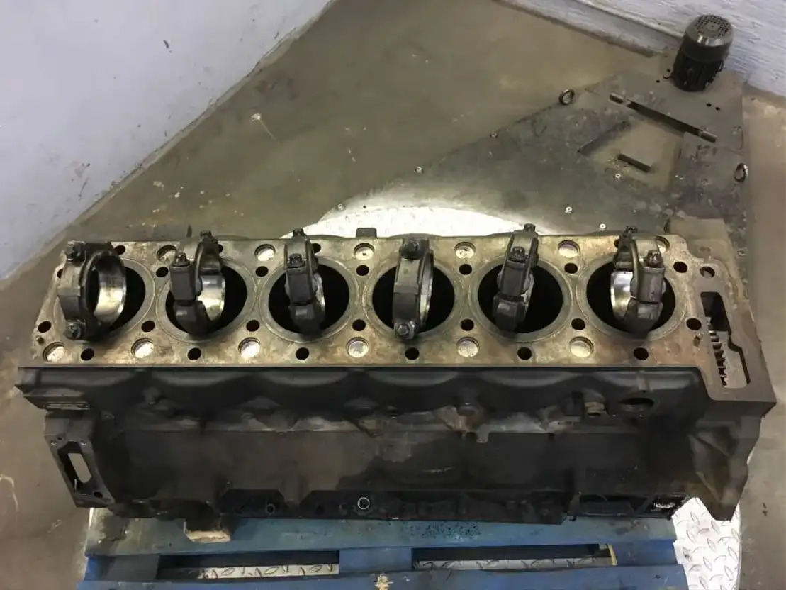 MAN Motorblok D2066 LF - Engine and parts for Truck: picture 4 MAN Motorblok D2066 LF - Engine and parts for Truck: picture 4