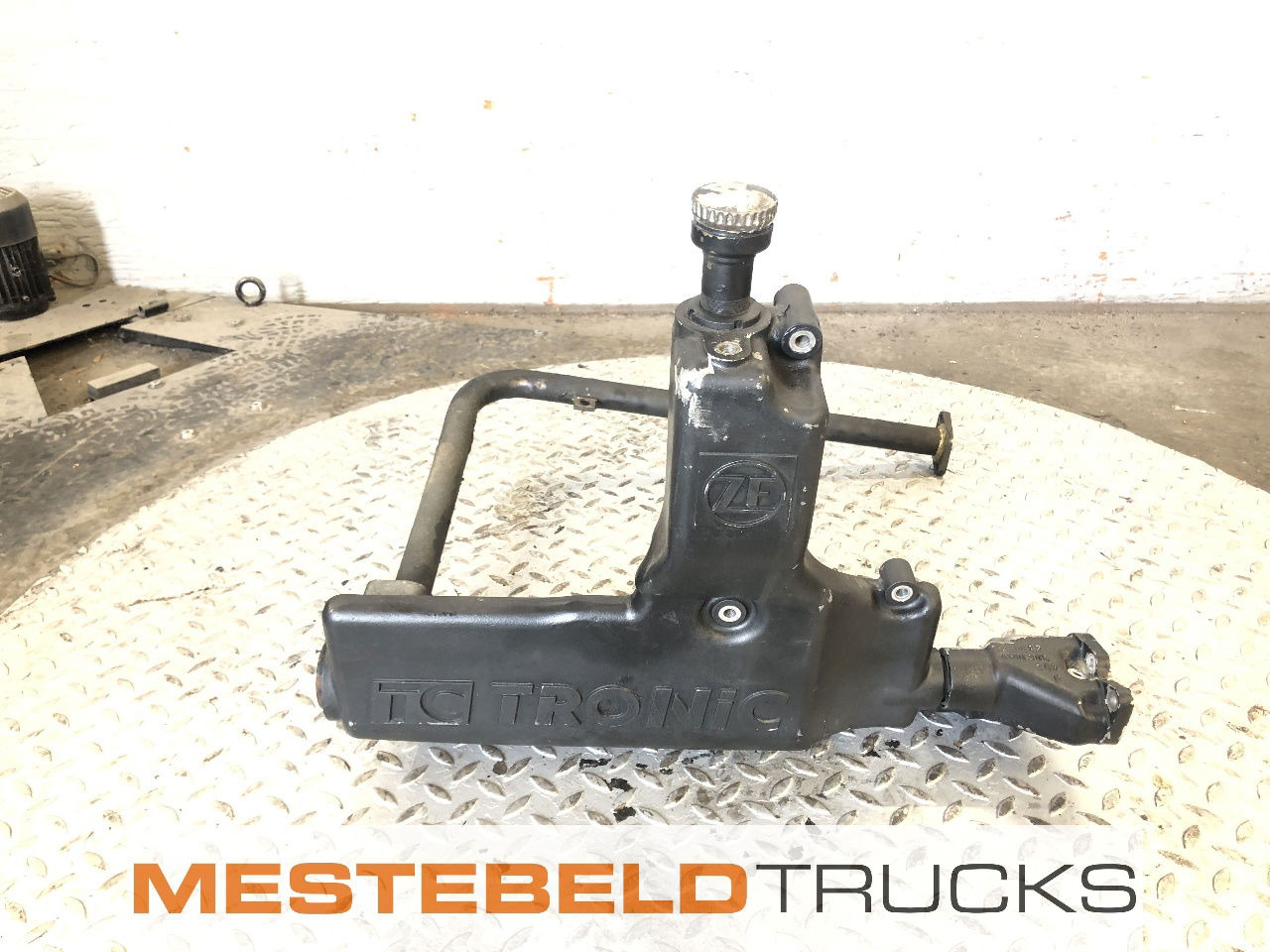 MAN Vloeistofreservoir WSK - Gearbox and parts for Truck: picture 1 MAN Vloeistofreservoir WSK - Gearbox and parts for Truck: picture 1