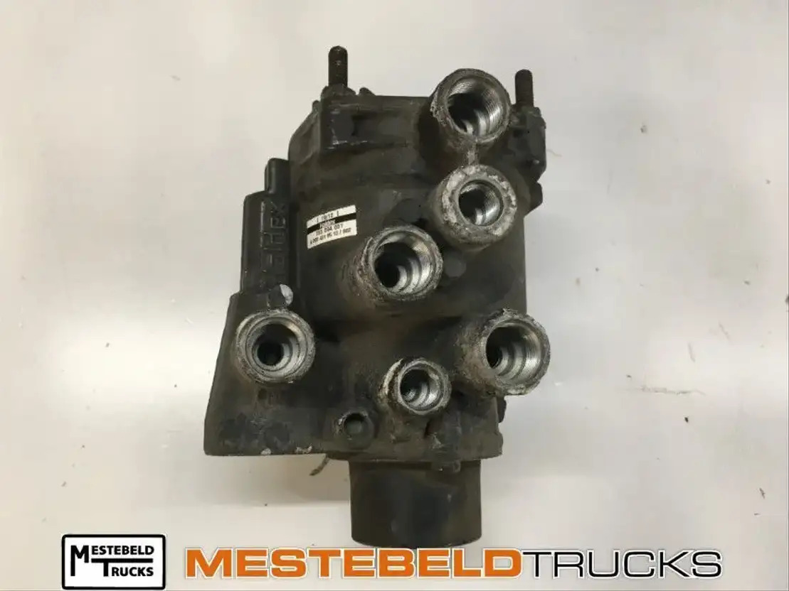 Mercedes-Benz Aanhangwagenstuurventiel  - Brake parts for Truck: picture 1 Mercedes-Benz Aanhangwagenstuurventiel  - Brake parts for Truck: picture 1