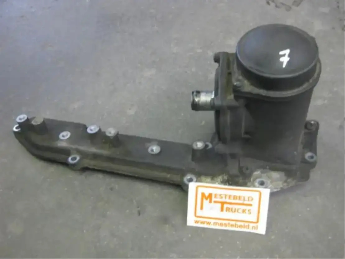 Mercedes-Benz Deksel - Engine and parts for Truck: picture 1 Mercedes-Benz Deksel - Engine and parts for Truck: picture 1