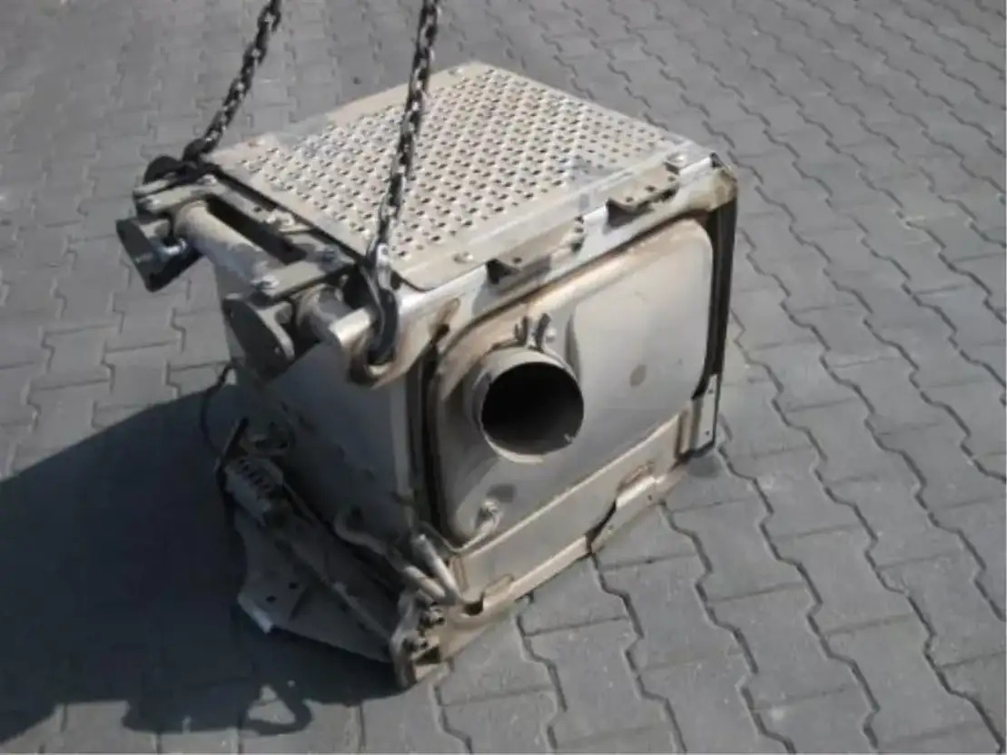 Mercedes-Benz Katalysator - Exhaust system for Truck: picture 1 Mercedes-Benz Katalysator - Exhaust system for Truck: picture 1