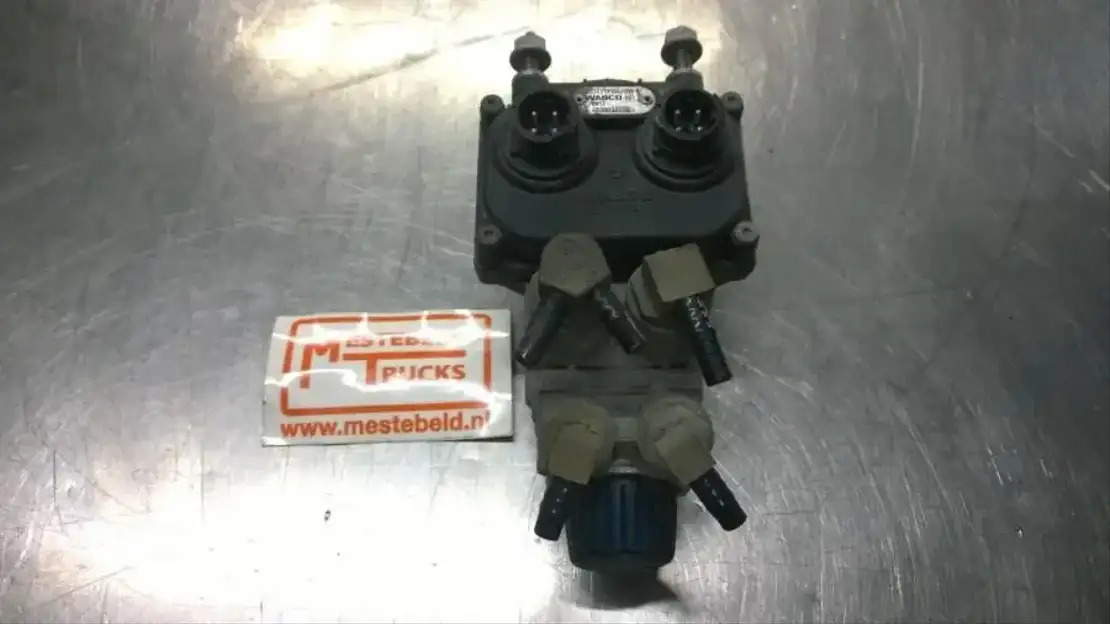 Mercedes-Benz Voetremventiel  - Brake parts for Truck: picture 1 Mercedes-Benz Voetremventiel  - Brake parts for Truck: picture 1
