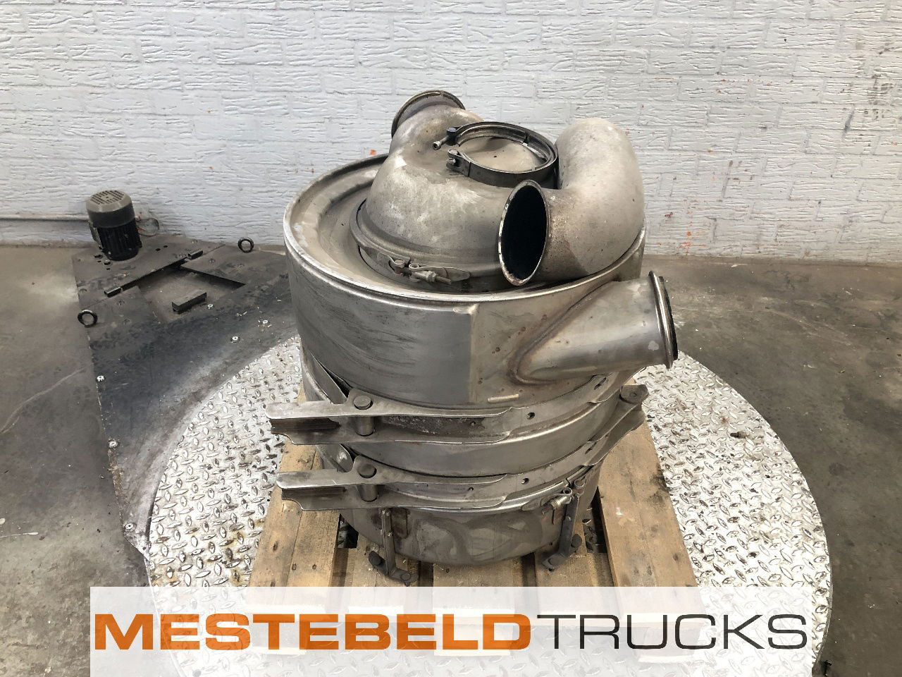 Scania Katalysator R-serie - Exhaust system for Truck: picture 1 Scania Katalysator R-serie - Exhaust system for Truck: picture 1