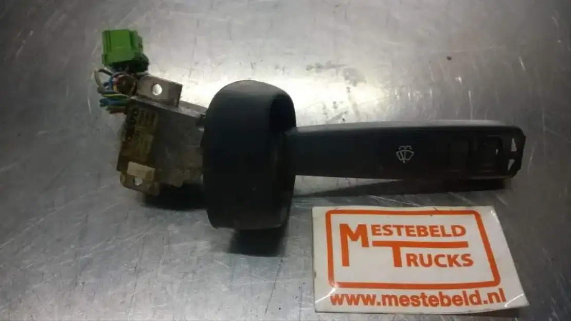 Volvo Stuurschakelaar ruitenwisser - Cab and interior for Truck: picture 1 Volvo Stuurschakelaar ruitenwisser - Cab and interior for Truck: picture 1