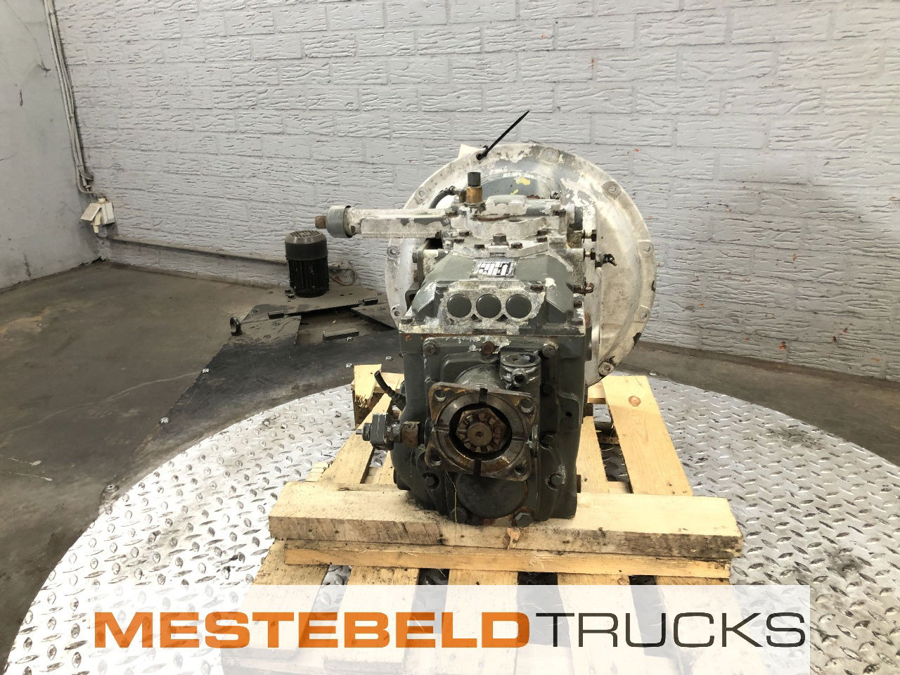 Volvo Versnellingsbak S 5-35 7,65-1,00 - Gearbox and parts for Truck: picture 2 Volvo Versnellingsbak S 5-35 7,65-1,00 - Gearbox and parts for Truck: picture 2