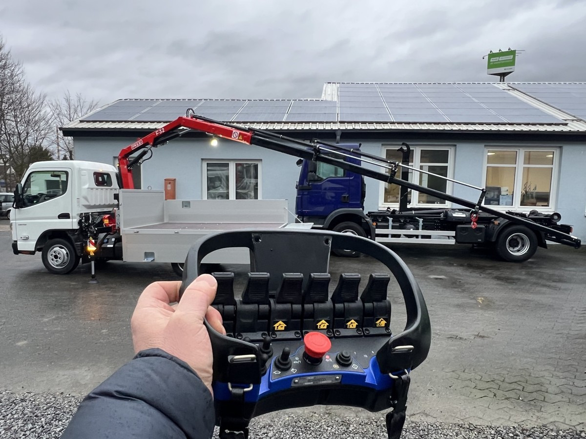 FUSO 3S15 Alu Pritsche 2.80m Ladekran Funk! sofort ve - Crane truck, Flatbed van: picture 2 FUSO 3S15 Alu Pritsche 2.80m Ladekran Funk! sofort ve - Crane truck, Flatbed van: picture 2