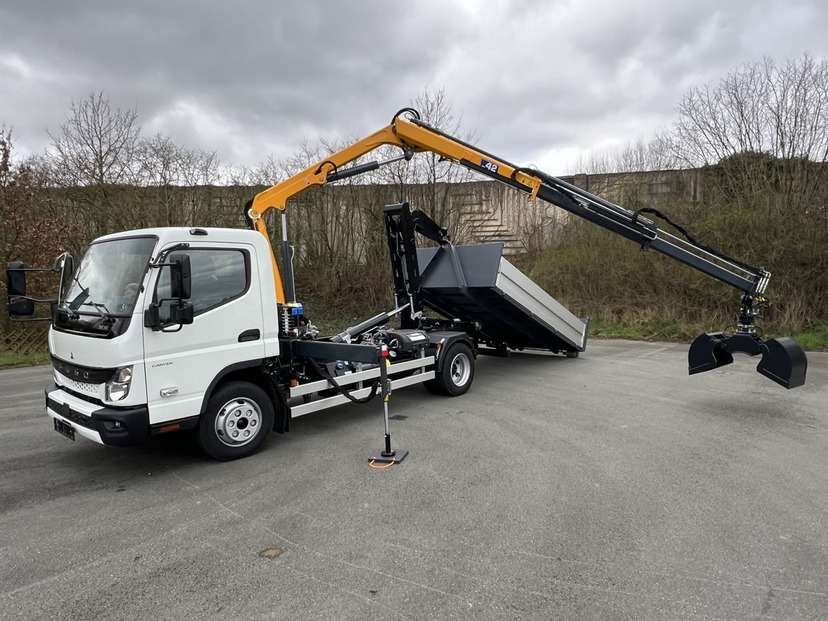 FUSO FUSO 9C18 City Abrollkipper + Ladekran m.Greifer - Tipper van: picture 3 FUSO FUSO 9C18 City Abrollkipper + Ladekran m.Greifer - Tipper van: picture 3