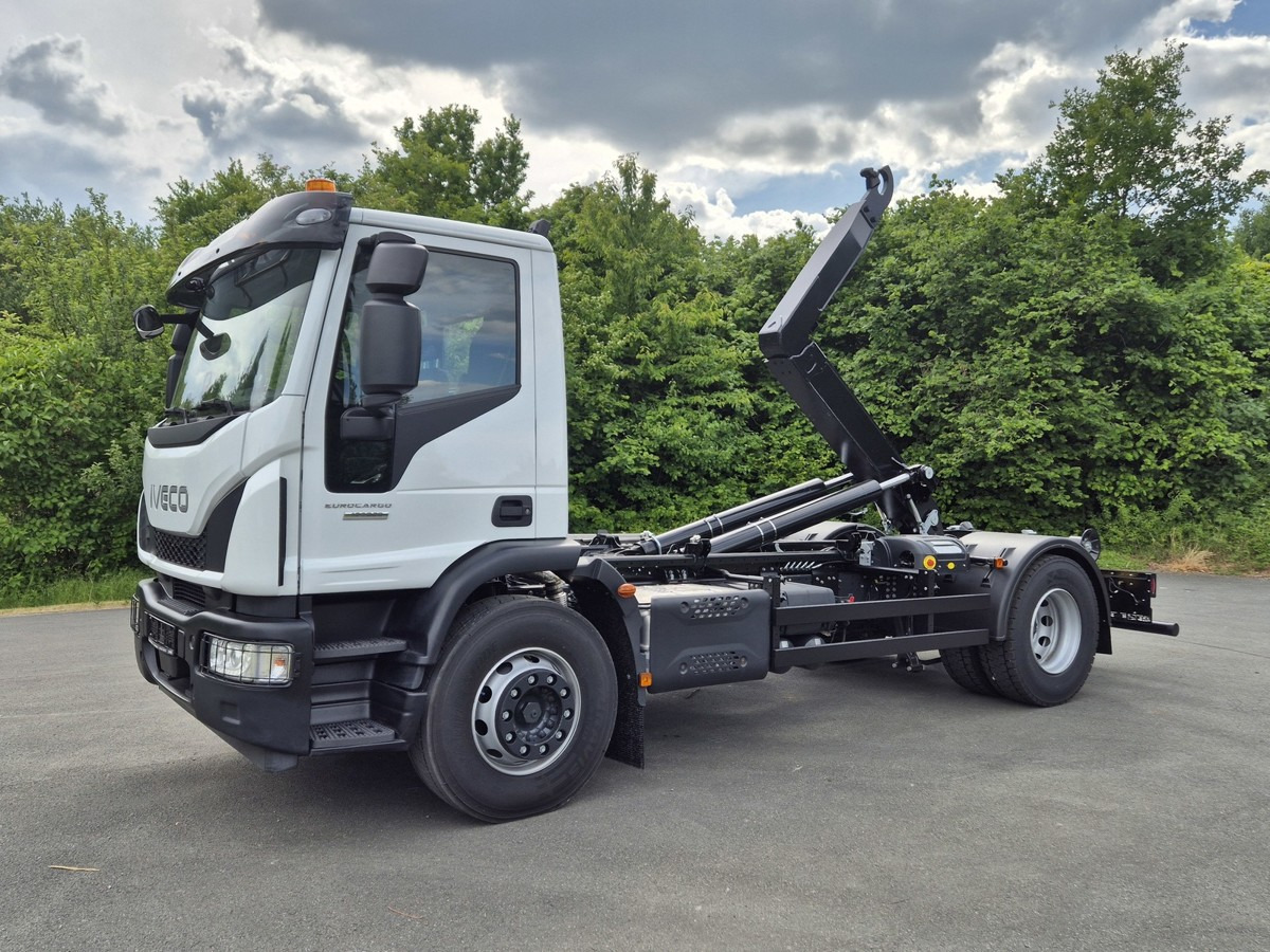 IVECO Euro Cargo 180E32 4x2 Abrollkipper Teleskoparm - Hook lift truck: picture 1 IVECO Euro Cargo 180E32 4x2 Abrollkipper Teleskoparm - Hook lift truck: picture 1