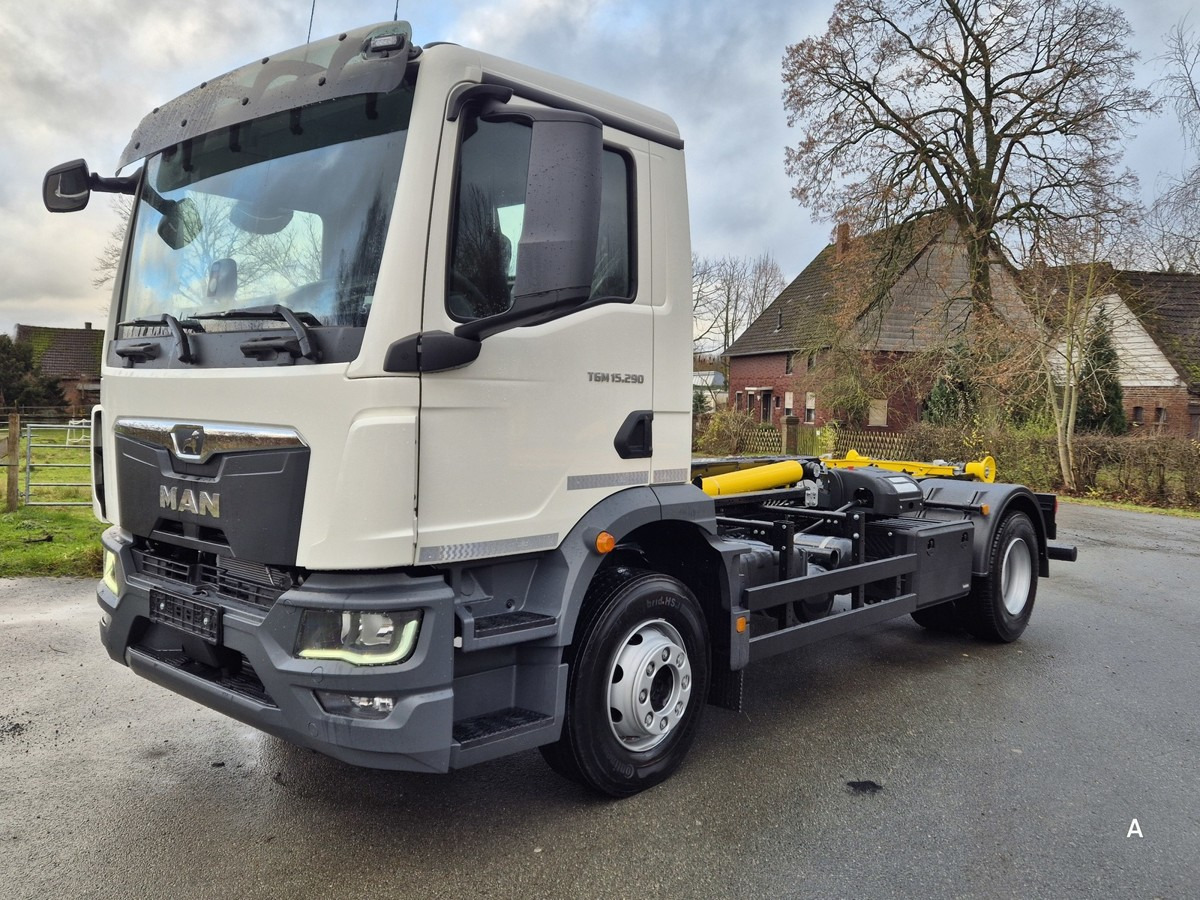 MAN TGM 15.290 BL Abrollkipper Multihook City+1570mm - Hook lift truck: picture 1 MAN TGM 15.290 BL Abrollkipper Multihook City+1570mm - Hook lift truck: picture 1