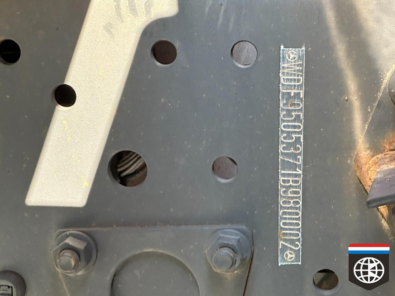 Mercedes-Benz AXOR 1833 TAIL LIFT - MANUAL GEARBOX - Curtainsider truck: picture 4 Mercedes-Benz AXOR 1833 TAIL LIFT - MANUAL GEARBOX - Curtainsider truck: picture 4