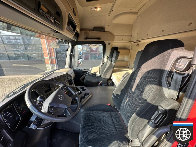 Tractor unit Mercedes-Benz ACTROS 1840 L /  SLEEPER CAB: picture 11