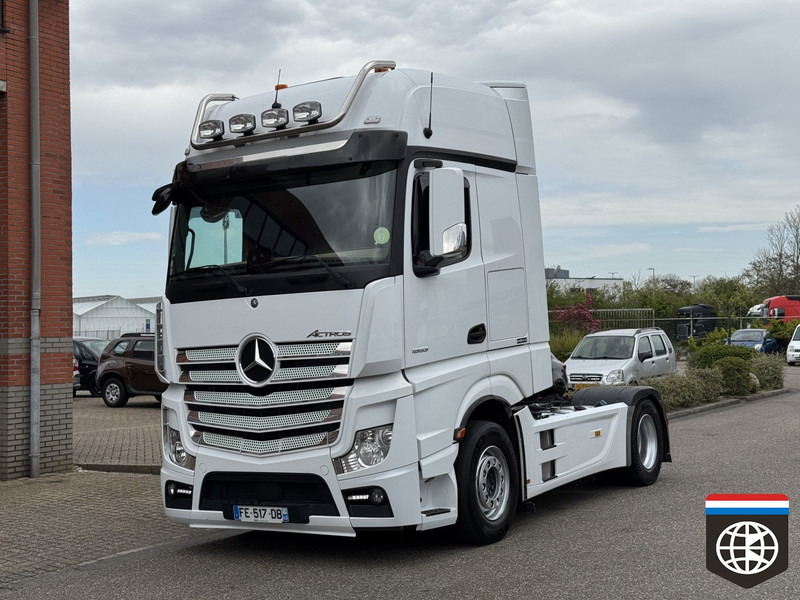 Mercedes-Benz ACTROS 1853 Giga Space - Full spoiler - night A/C - LOW KM - Tractor unit: picture 2 Mercedes-Benz ACTROS 1853 Giga Space - Full spoiler - night A/C - LOW KM - Tractor unit: picture 2