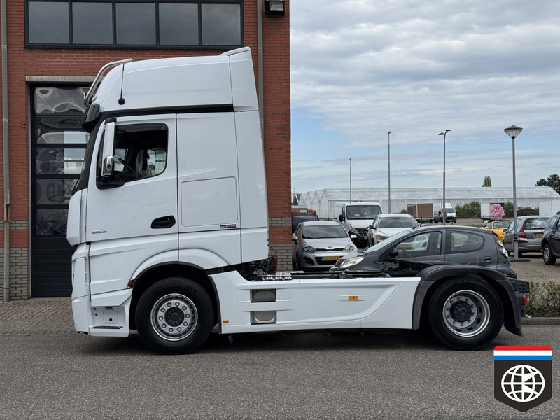 Mercedes-Benz ACTROS 1853 Giga Space - Full spoiler - night A/C - LOW KM - Tractor unit: picture 3 Mercedes-Benz ACTROS 1853 Giga Space - Full spoiler - night A/C - LOW KM - Tractor unit: picture 3