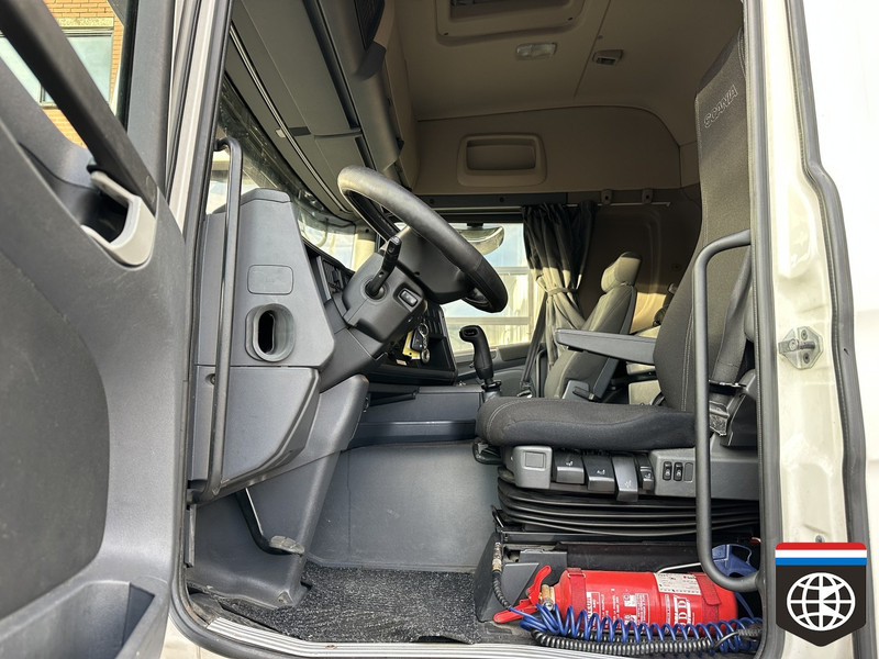 Interior photo 1: Tractor unit Scania G 340 LNG MANUAL / RETARDER