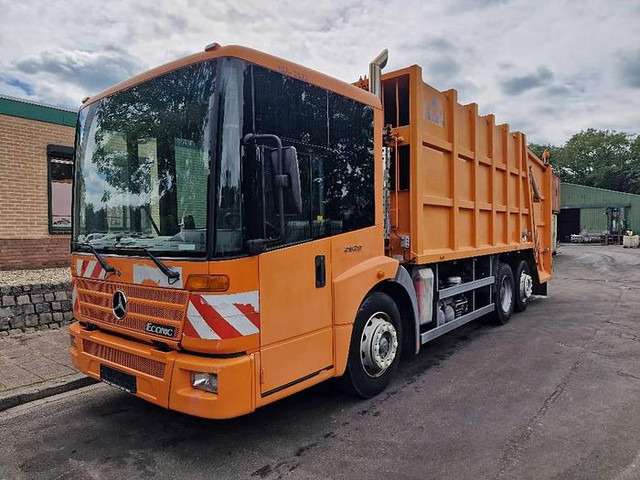 Mercedes-Benz Econic 2628 - Garbage truck: picture 1 Mercedes-Benz Econic 2628 - Garbage truck: picture 1