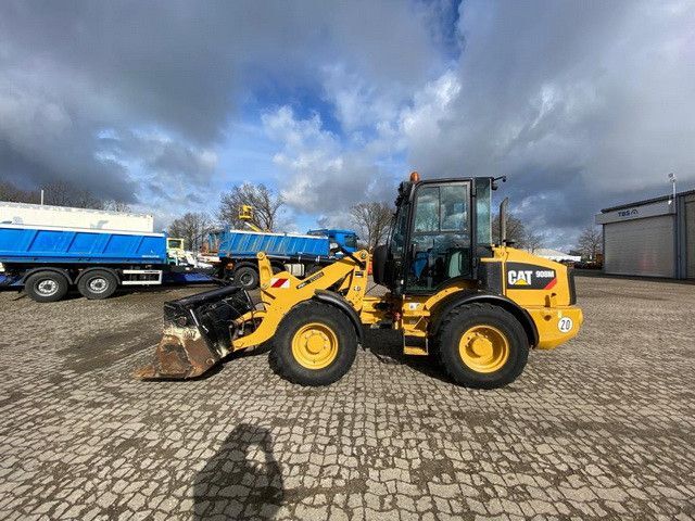 CAT 908M, 4+1 Schaufel, Palettengabel, wenig Std. - Wheel loader: picture 2 CAT 908M, 4+1 Schaufel, Palettengabel, wenig Std. - Wheel loader: picture 2