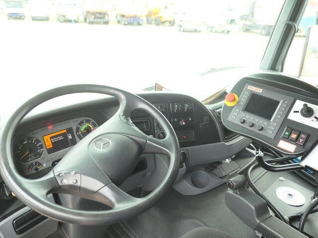 Road sweeper Mercedes-Benz 2032 A Actros 4x4, Bucher STKF 9500, Airport, AC: picture 13