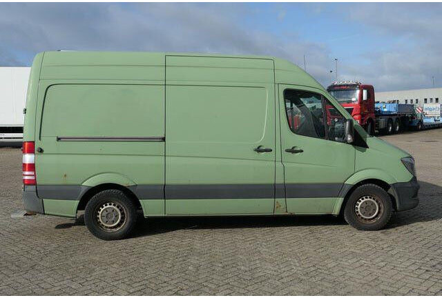 Mercedes-Benz 316 CDI Sprinter 4x2, Klima, Bott-Regale, AHK - Panel van: picture 4 Mercedes-Benz 316 CDI Sprinter 4x2, Klima, Bott-Regale, AHK - Panel van: picture 4