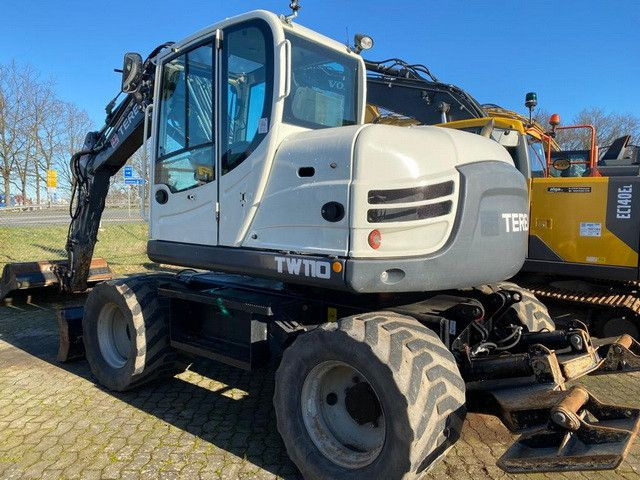 Terex TW 110, Verstellausleger, Pratzenabstützung - Wheel excavator: picture 2 Terex TW 110, Verstellausleger, Pratzenabstützung - Wheel excavator: picture 2