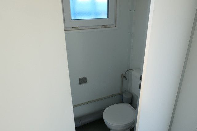 Truck Sanitärcontainer 20 Fuß, WC, Dusche, Toilette: picture 13