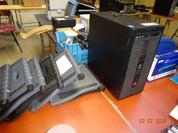 1 SENSEO PHILIPS, 3 disques durs dont 2 neufs, 4 lecteurs de carte, 2 stations NAS Synologie, sans dique, type DS213, films de protection pour GSM, 1 chargeur GSM - Food processing equipment: picture 3 1 SENSEO PHILIPS, 3 disques durs dont 2 neufs, 4 lecteurs de carte, 2 stations NAS Synologie, sans dique, type DS213, films de protection pour GSM, 1 chargeur GSM - Food processing equipment: picture 3
