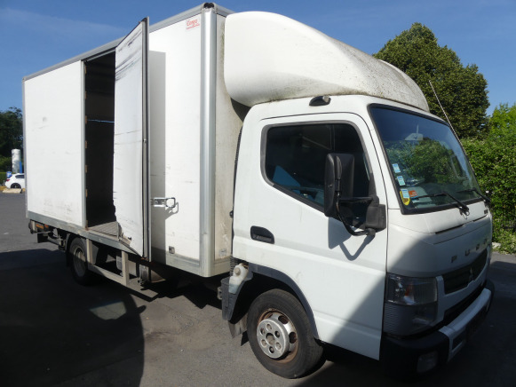 Camion Fourgon Mitsubishi Fuso Canter 3C13 (2013-72.543 km) - Box truck: picture 4 Camion Fourgon Mitsubishi Fuso Canter 3C13 (2013-72.543 km) - Box truck: picture 4