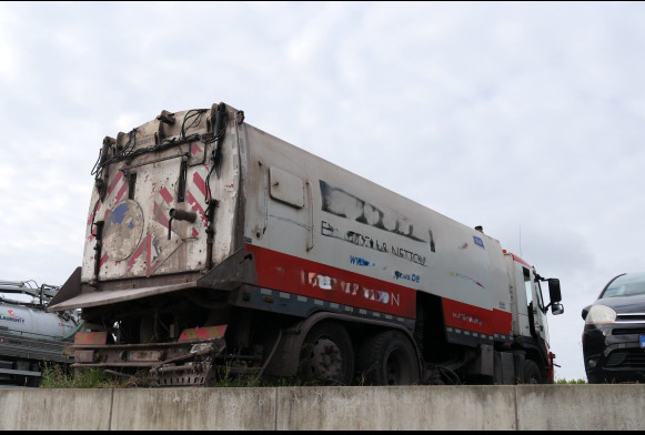 Camion balayeuse de voirie Volvo - Road sweeper: picture 3 Camion balayeuse de voirie Volvo - Road sweeper: picture 3