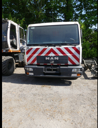Camion (pour pièces) MAN L2000 (2004-183.392 km) - Cab chassis truck: picture 2 Camion (pour pièces) MAN L2000 (2004-183.392 km) - Cab chassis truck: picture 2