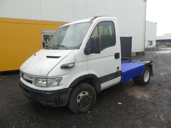 Camion pour tirer remorque Iveco 40C17T - Mini artic tractor unit: picture 1 Camion pour tirer remorque Iveco 40C17T - Mini artic tractor unit: picture 1