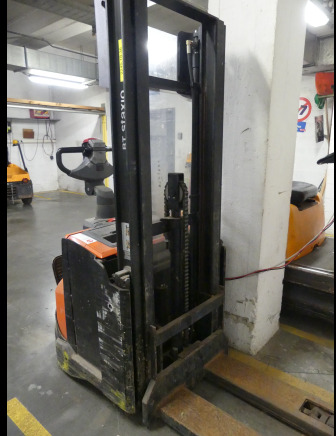 REF:2245.18.36 - Gerbeur électrique BT Staxio SWE120 L - Stacker: picture 3 REF:2245.18.36 - Gerbeur électrique BT Staxio SWE120 L - Stacker: picture 3