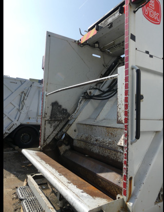 Garbage truck REF:8443 - Camion poubelle Renault Access (2013-128.985 km): picture 12