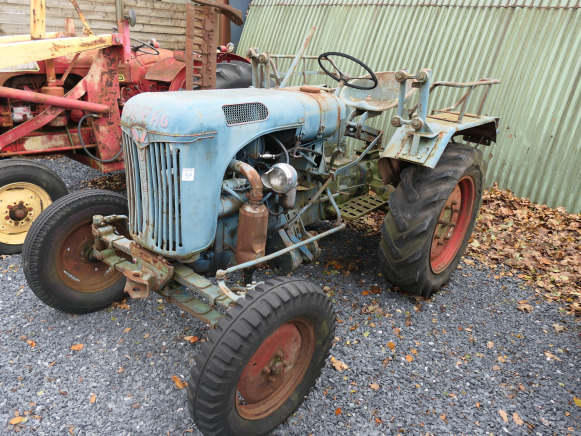 Tracteur agricole + barre faucheuse latérale Normag Kornett II (VIN:19010271952) - Farm tractor: picture 1 Tracteur agricole + barre faucheuse latérale Normag Kornett II (VIN:19010271952) - Farm tractor: picture 1