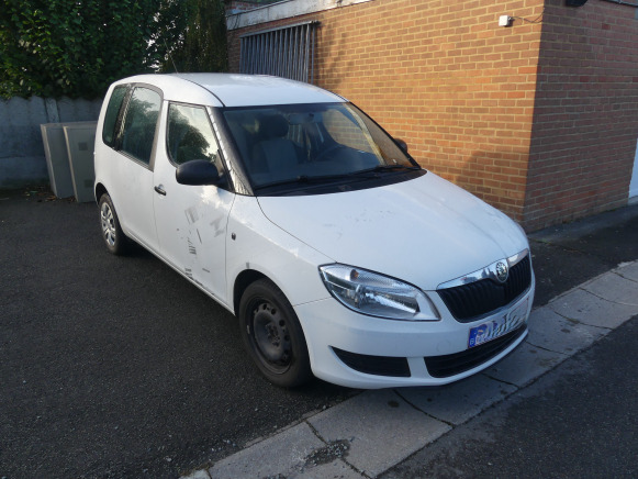 Voiture Skoda Roomster (2010-83.182 km) - Combi van: picture 2 Voiture Skoda Roomster (2010-83.182 km) - Combi van: picture 2