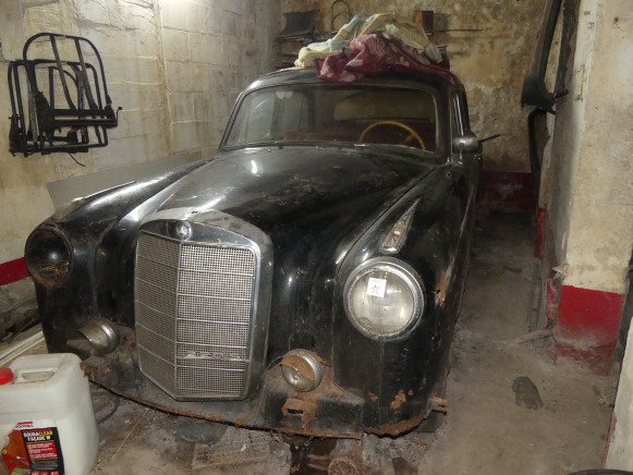 Voiture ancêtre Mercedes-Benz 220S Poton - Car: picture 1 Voiture ancêtre Mercedes-Benz 220S Poton - Car: picture 1