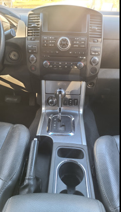Voiture tout terrain Nissan Navara V6 - Car: picture 4 Voiture tout terrain Nissan Navara V6 - Car: picture 4