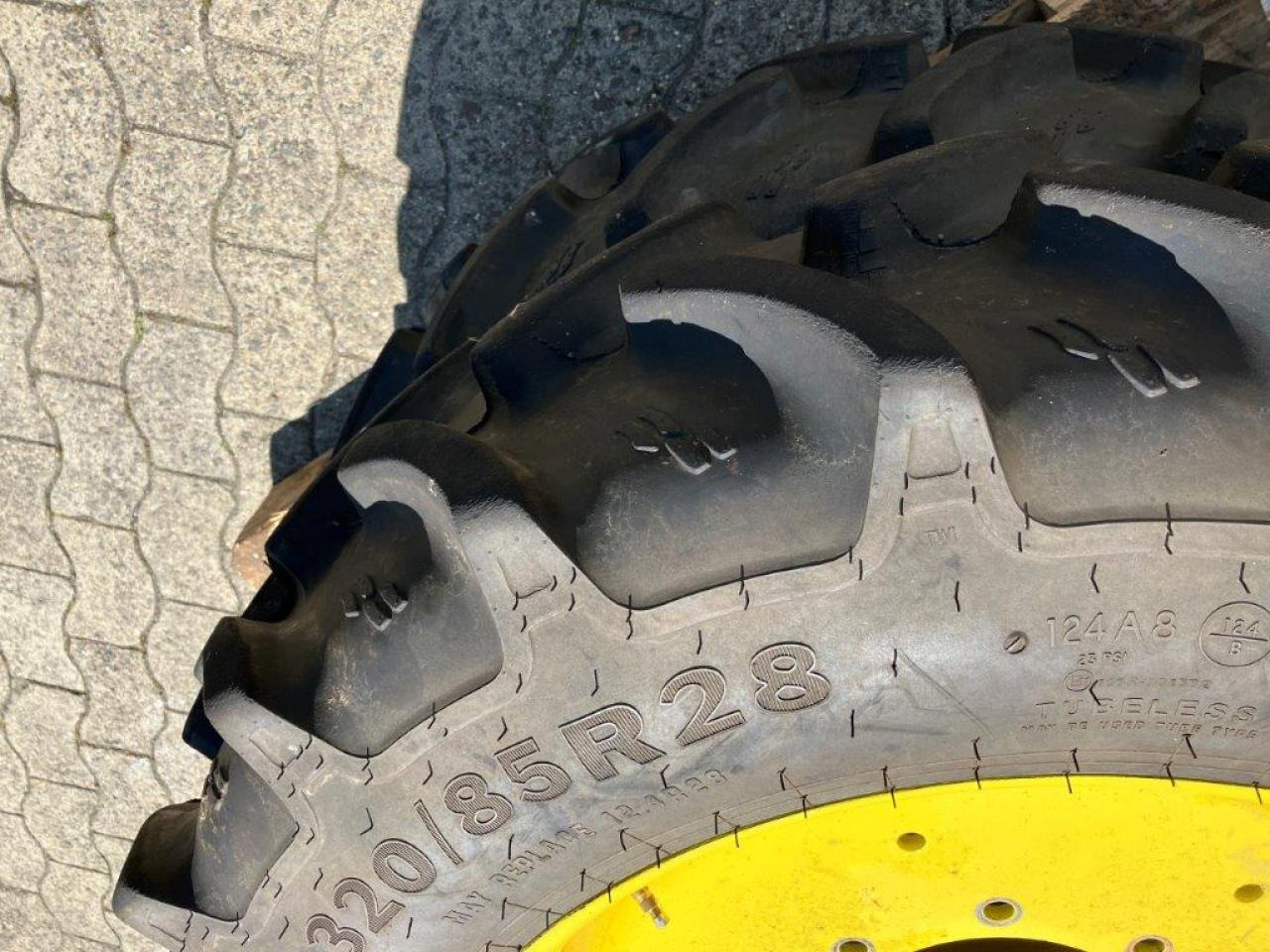 Tire for Agricultural machinery Alliance 320/85R28: picture 6