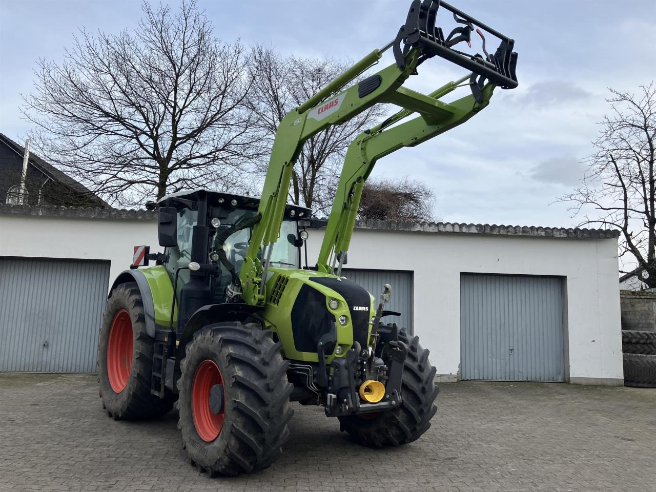 CLAAS Arion 660 C Matic - Farm tractor: picture 3 CLAAS Arion 660 C Matic - Farm tractor: picture 3