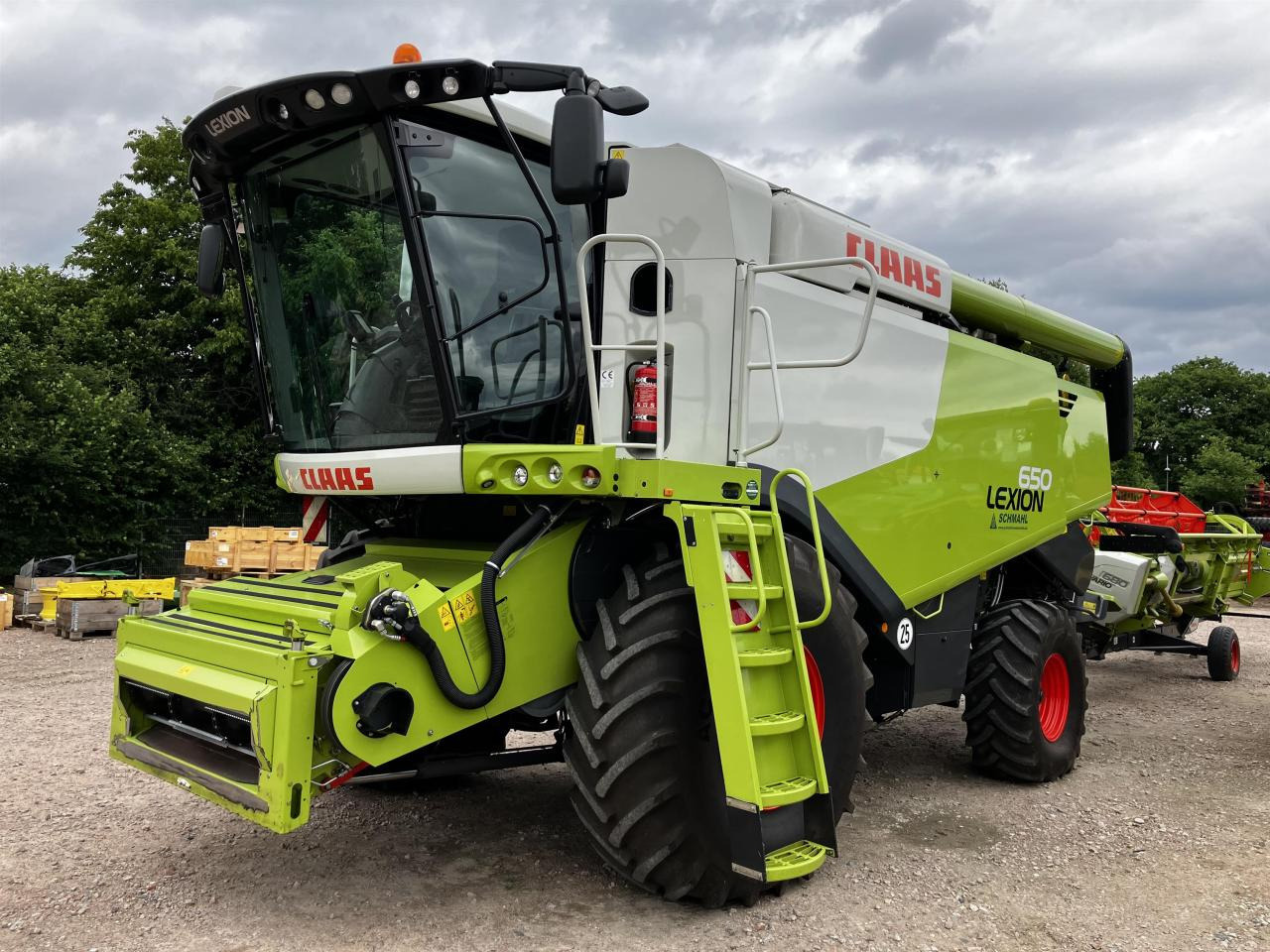 CLAAS Lexion 650 - Combine harvester: picture 1 CLAAS Lexion 650 - Combine harvester: picture 1