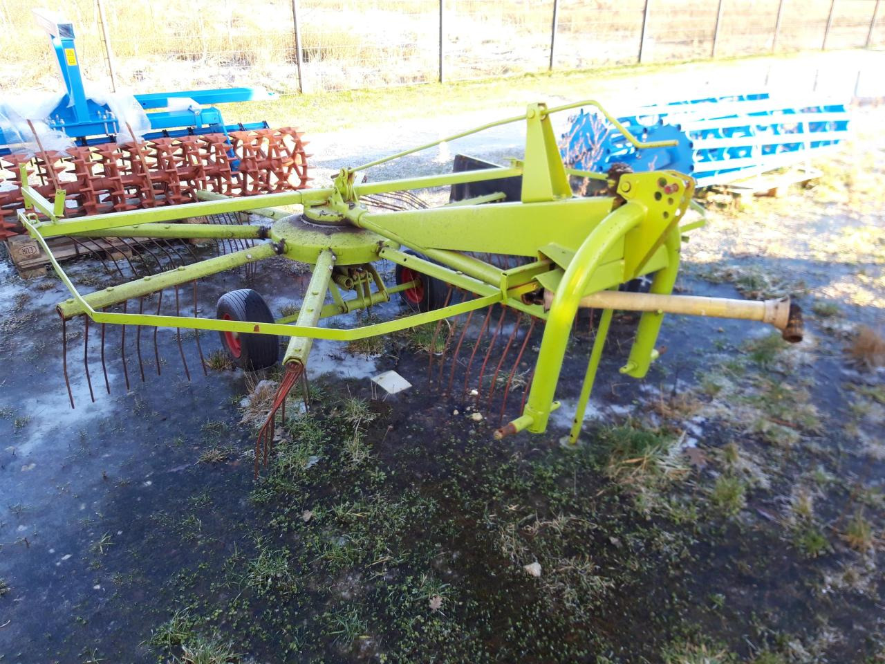 CLAAS WS 320 S - Tedder/ Rake: picture 1 CLAAS WS 320 S - Tedder/ Rake: picture 1
