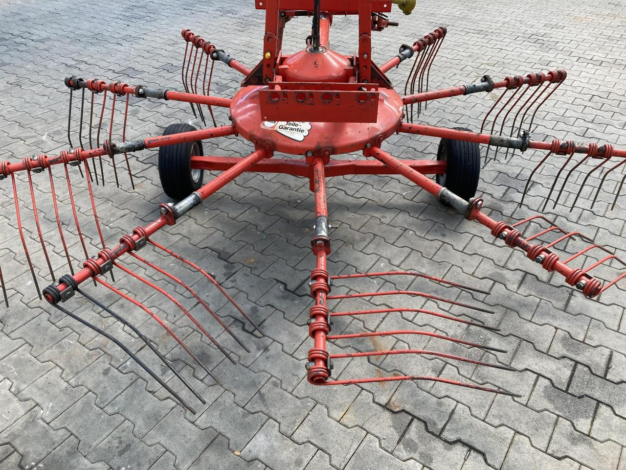 Fella TS 335 DN - Tedder/ Rake: picture 4 Fella TS 335 DN - Tedder/ Rake: picture 4