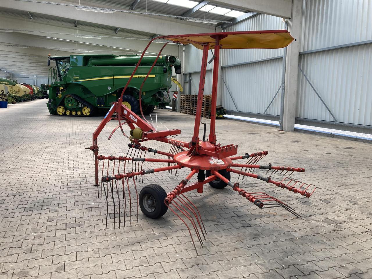 Fella TS 335 DN - Tedder/ Rake: picture 3 Fella TS 335 DN - Tedder/ Rake: picture 3