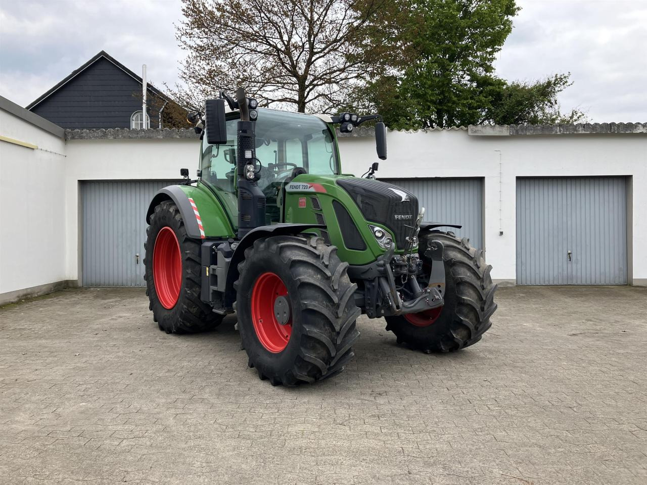Fendt 724 S4 ProfiPlus - Farm tractor: picture 1 Fendt 724 S4 ProfiPlus - Farm tractor: picture 1