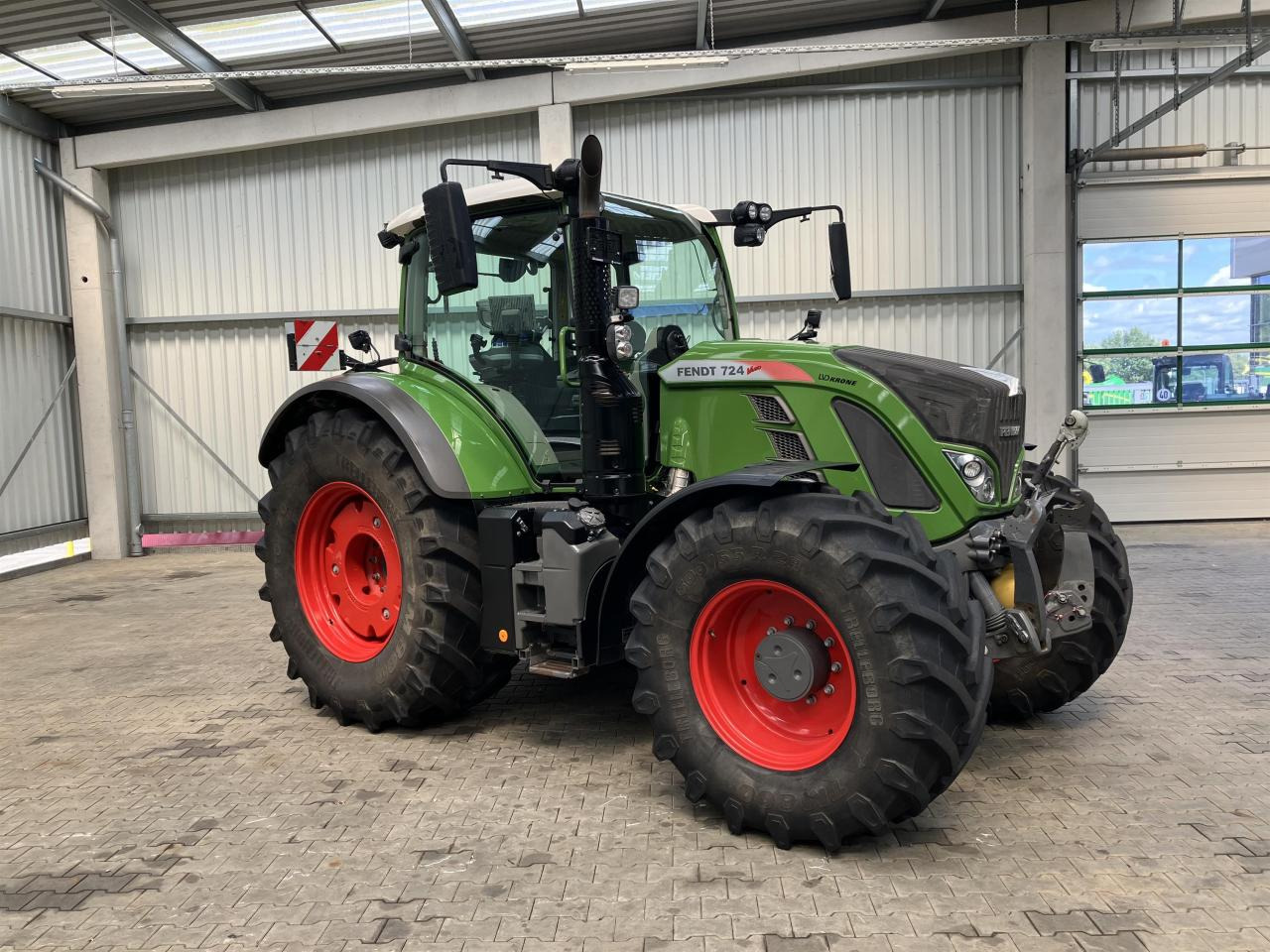 Fendt 724 Vario Profi Plus - Farm tractor: picture 2 Fendt 724 Vario Profi Plus - Farm tractor: picture 2
