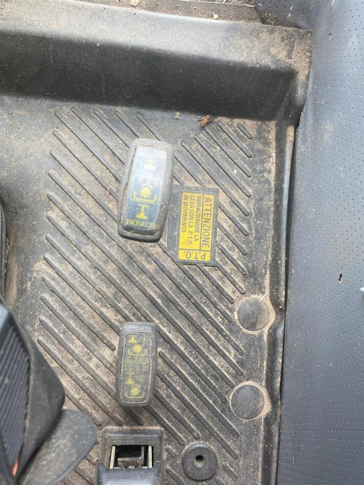 Farm tractor Hürlimann XT 909: picture 10