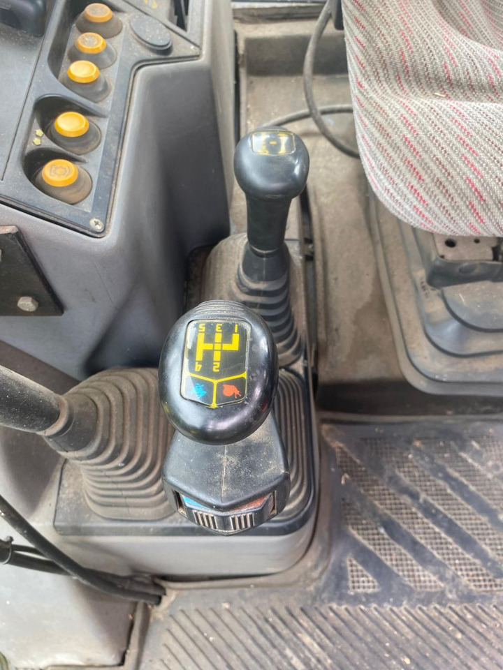 Farm tractor Hürlimann XT 909: picture 16